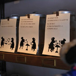 うさぎとぼく - ちなみに絵本の内容は、ふだん豆が入っている瓶に
      貼ってくれていて、お子様ランチやスイーツを注文しない人も
      楽しめるようになってます。
      
      ちびつぬ「うさぎさんとかえるさんがお子様ランチを作ってるわね～」