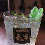 うさぎとぼく - 今回の目玉メニューと思う、かえるの産卵。
      かえるの卵みたいに見えるのはバジルシードなんだって。
      