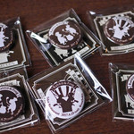 うさぎとぼく - お子様ランチにはマグネット、スイーツには缶バッチがおまけについてます。絵本も2種類で「ふたりはともだち」と「すてきないちにち」。こういうお客さんをわくわくさせてくれる演出ってうさぼくさんらしいです