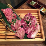 焼肉 433 - 極上タン厚切り2,800円と特選厚切りハラミ2,280円