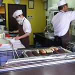 쵸우즈메야 가루이자와긴자 주오점 - 作っている様子が見られます