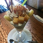 Cafe & Restaurant ひまわり - 小さなパフェ　フルーツ　キャラメルソース　
                                