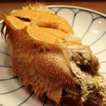 すし処 みや古分店 - 毛蟹の蟹ごはん甲羅詰め、雲丹添えを裏から見ると