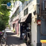 ボニートスープヌードルライク - この後8人待ちの長蛇が・・