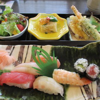 すし処 初音 - 握りランチ1650円はこれに→
