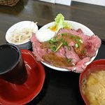 常陸手うち餃子 正 - ミスジローストビーフ丼