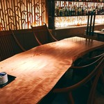 ダイニングキッチン チドリ - ▲バーカウンター隣のテーブル