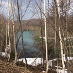 バローレ - 雪が残る「青い池」