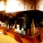 和酒処 さなぶり - カウンターごしに店主と日本酒談義も良し