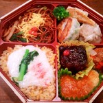 過門香 - かなりいろいろ入ってました。限定商品の「中華花見弁当」