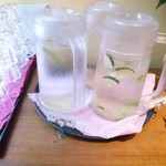 ベトナミーズ・シクロ - 三種類ある水「ライム水・レモングラス水・水」