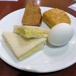 シャポーブラン サンロード店 - バイキングのパンとゆで卵