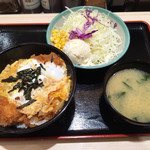 Matsunoya - カツ丼490円、ポテトサラダ110円