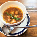 ドイツパンとワインの店 リープリング - 細切りソーセージ入りレンズ豆のスープ