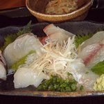 江ノ島小屋 - 刺身は「スズキ・ウスバハギ・平目・タコ・カマス」の５種盛！