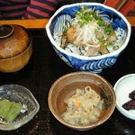 江ノ島小屋 - 小屋の名物　まかない丼 1260円