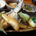 江ノ島小屋 - 地魚唐揚げは「カマス・鯖・ショウサイフグ」の３種！