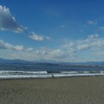 江ノ島小屋 - あのドラマの舞台、片瀬海岸からは富士山が！　「星屑の～中～♪」