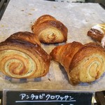 ベーカリー&レストラン沢村 - パンたち