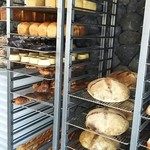 ベーカリー&レストラン沢村 - 焼き立てのパンたち