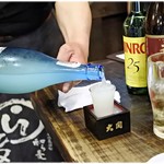七輪ホルモン焼きもつ鍋 まことや  - スパークリング日本酒。なみなみと♪