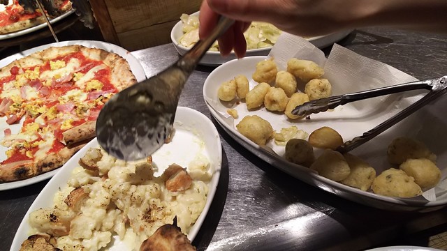焼きたてpizzaのビュッフェを Salvatore Cuomo Bar 千里中央 大阪府豊中市千里中央 By ちゃーしゅー1号 Salvatore Cuomo Bar 千里中央 サルヴァトーレ クオモ アンド バール センリチュウオウ 千里中央 ピザ 食べログ