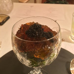 MAVO - 黒鮑のカクテル
      ・平井牛 一頭抽出４０時間コンソメジュレ、黒鮑、カルバドススプレー、キャビア