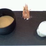 ル・ジュー・ドゥ・ラシエット  - オマール海老のフラン 瓶詰め仕立て　海老頭のフリット海老塩風味　グレープフルーツの泡をのせたタルタル