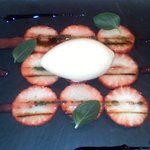 ル・ジュー・ドゥ・ラシエット  - ジュラ地方のバルサミコアイス　苺・バジルの香り