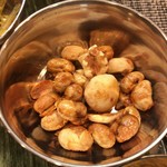 スパイス料理ナッラマナム - 大豆とマカダミアナッツ