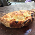 ベーカリー&レストラン沢村 - 自家製リコッタチーズとバジルのトマトソースピッツァ 1400円