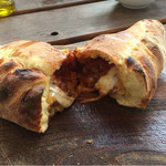 ミートソースピッツァの中