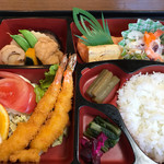 Oosaka ya - 松花堂弁当、こちらに刺身が付きます。
                        