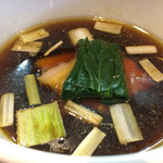 麺処ほん田 - 芳醇な香りと濃厚な旨みでとても美味しいつけ汁です。