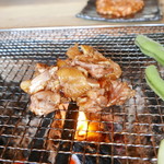 ろばたやき山ろく - タレに二度漬けして焼きます