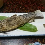 富喜の湯 - 表面だけ、塩多目。皮はあきらめて、ちょうどの塩加減。