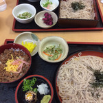 松美屋 - 何べんも言うケド...。
                                付け汁に蕎麦ドップリ浸けるねんで！