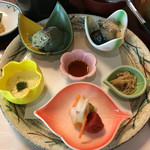 慶雲館 - 茄子の煮浸し
            刺身こんにゃく
            とろろ
            なめ茸
            漬物
            