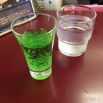 大長 - サービスでサイダーが出されます。