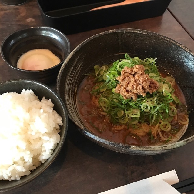 たんたんめん 日清食品 汁なし坦々麺 大盛りたっぷり360g 【冷凍食品