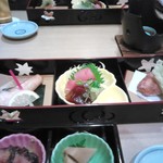 富寿し 膳 - 鮭、セイカイとマグロ刺身、天ぷら。