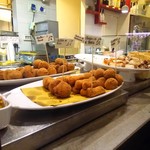 Asqua a Mais - お店に並ぶペルポッティ