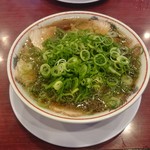 ラーメン 700円（麺かため、ネギ多め）