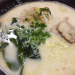 レストランおふくろ - とんこつラーメン700円