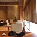 小松 弥助 - テーブル席