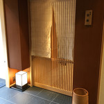 小松 弥助 - 入口