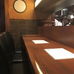 和DINING あらた はなれ - 厨房に面するカウンター席