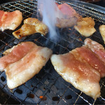 Yakiniku Kura - 豚バラと牛とろホルモン
      
      ホルモン美味い！！！