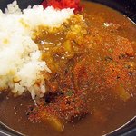 すき家 - カレー、唐辛子をたっぷりかけて