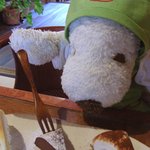 かえるcafe - どれも甘さ控えめで、素材の味を活かした素朴な味わい。
      でも、ハーブの香りがきいているあたりに、
      お店のこだわりを感じるね〜